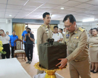รองผู้ว่าราชการจังหวัดฯ เป็นประธานในพิธีมอบสิ่งของพระราชทาน  ... พารามิเตอร์รูปภาพ 4