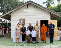 รองผู้ว่าราชการจังหวัดฯ เป็นประธานในพิธีมอบบ้านให้กับครอบครั ... พารามิเตอร์รูปภาพ 16