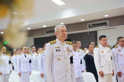 รองผู้ว่าราชการจังหวัดสุราษฎร์ธานี เป็นประธานในพิธีวางพานพุ่ ... พารามิเตอร์รูปภาพ 1