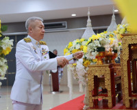 รองผู้ว่าราชการจังหวัดสุราษฎร์ธานี เป็นประธานในพิธีวางพานพุ่ ... พารามิเตอร์รูปภาพ 3