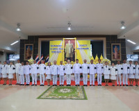 รองผู้ว่าราชการจังหวัดสุราษฎร์ธานี เป็นประธานในพิธีวางพานพุ่ ... พารามิเตอร์รูปภาพ 8