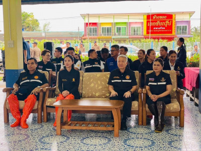 รองผู้ว่าราชการจังหวัดสุราษฎร์ธานีให้การต้อนรับนางสาวอนงค์นา ... พารามิเตอร์รูปภาพ 1