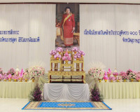 รองผู้ว่าราชการจังหวัดสุราษฎร์ธานี เป็นประธานในพิธีวางพานพุ่ ... พารามิเตอร์รูปภาพ 1