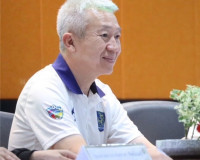 รองผู้ว่าราชการจังหวัดสุราษฎร์ธานี ร่วมแถลงข่าวการแข่งขันฟุต ... พารามิเตอร์รูปภาพ 1