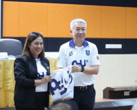 รองผู้ว่าราชการจังหวัดสุราษฎร์ธานี ร่วมแถลงข่าวการแข่งขันฟุต ... พารามิเตอร์รูปภาพ 5