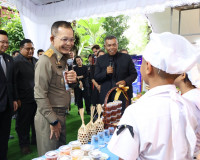 องคมนตรี ตรวจเยี่ยมการดำเนินงานของมหาวิทยาลัยราชภัฏสุราษฎร์ธ ... พารามิเตอร์รูปภาพ 4