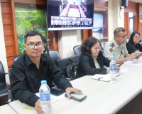 จังหวัดสุราษฎร์ธานีร่วมประชุมติดตามสถานการณ์อุทกภัย พร้อมเฝ้ ... พารามิเตอร์รูปภาพ 7