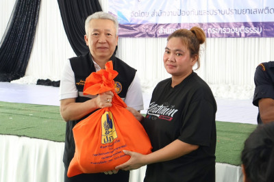 รองผู้ว่าราชการจังหวัดสุราษฎร์ธานี กล่าวต้อนรับนายศุภชัย ใจส ... พารามิเตอร์รูปภาพ 1