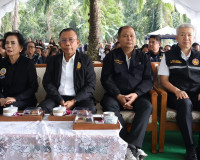 รองผู้ว่าราชการจังหวัดสุราษฎร์ธานี กล่าวต้อนรับนายศุภชัย ใจส ... พารามิเตอร์รูปภาพ 1