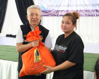 รองผู้ว่าราชการจังหวัดสุราษฎร์ธานี กล่าวต้อนรับนายศุภชัย ใจส ... พารามิเตอร์รูปภาพ 3