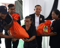 รองผู้ว่าราชการจังหวัดสุราษฎร์ธานี กล่าวต้อนรับนายศุภชัย ใจส ... พารามิเตอร์รูปภาพ 4