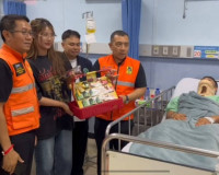 ผู้ว่าฯ สุราษฎร์ฯ เยี่ยมทีมเจ็ตสกีจิตอาสาเจ็บ 2 ราย หลังรถพล ... พารามิเตอร์รูปภาพ 4