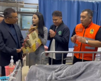 ผู้ว่าฯ สุราษฎร์ฯ เยี่ยมทีมเจ็ตสกีจิตอาสาเจ็บ 2 ราย หลังรถพล ... พารามิเตอร์รูปภาพ 12