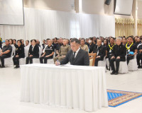 ประชาชนจังหวัดสุราษฎร์ธานีพร้อมใจเดินทางไปเข้าเฝ้าฯ กราบถวาย ... พารามิเตอร์รูปภาพ 9