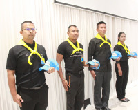 ประชาชนจังหวัดสุราษฎร์ธานีพร้อมใจเดินทางไปเข้าเฝ้าฯ กราบถวาย ... พารามิเตอร์รูปภาพ 13