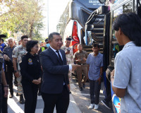 ประชาชนจังหวัดสุราษฎร์ธานีพร้อมใจเดินทางไปเข้าเฝ้าฯ กราบถวาย ... พารามิเตอร์รูปภาพ 20