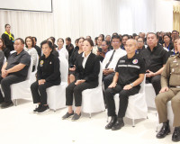 ประชาชนจังหวัดสุราษฎร์ธานีพร้อมใจเดินทางไปเข้าเฝ้าฯ กราบถวาย ... พารามิเตอร์รูปภาพ 27