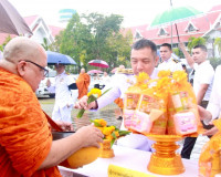 ข้าราชการและประชาชนจังหวัดสุราษฎร์ธานีพร้อมใจร่วมพิธีเจริญพร ... พารามิเตอร์รูปภาพ 1