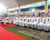 ข้าราชการและประชาชนจังหวัดสุราษฎร์ธานีพร้อมใจร่วมพิธีเจริญพร ... พารามิเตอร์รูปภาพ 3