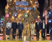 สุราษฎร์ธานีเปิดไฟต้นคริสต์มาส “พราวราสา” ยกย่องมะพร้าว–หัตถ ... พารามิเตอร์รูปภาพ 3