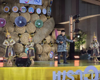 สุราษฎร์ธานีเปิดไฟต้นคริสต์มาส “พราวราสา” ยกย่องมะพร้าว–หัตถ ... พารามิเตอร์รูปภาพ 7