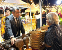 สุราษฎร์ธานีเปิดไฟต้นคริสต์มาส “พราวราสา” ยกย่องมะพร้าว–หัตถ ... พารามิเตอร์รูปภาพ 11