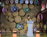 สุราษฎร์ธานีเปิดไฟต้นคริสต์มาส “พราวราสา” ยกย่องมะพร้าว–หัตถ ... พารามิเตอร์รูปภาพ 17