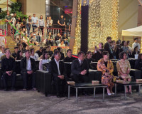 สุราษฎร์ธานีเปิดไฟต้นคริสต์มาส “พราวราสา” ยกย่องมะพร้าว–หัตถ ... พารามิเตอร์รูปภาพ 29