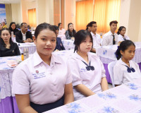 ผู้ว่าฯ สุราษฎร์ธานี มอบทุนการศึกษาแก่นักเรียนในจังหวัดสุราษ ... พารามิเตอร์รูปภาพ 3