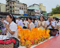 สุราษฎร์ธานีจัดพิธีทำบุญเมืองใหญ่ ตักบาตรพระ 1,110 รูป ฉลอง  ... พารามิเตอร์รูปภาพ 32