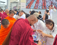 สุราษฎร์ธานีจัดพิธีทำบุญเมืองใหญ่ ตักบาตรพระ 1,110 รูป ฉลอง  ... พารามิเตอร์รูปภาพ 38