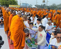 สุราษฎร์ธานีจัดพิธีทำบุญเมืองใหญ่ ตักบาตรพระ 1,110 รูป ฉลอง  ... พารามิเตอร์รูปภาพ 45