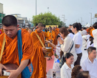 สุราษฎร์ธานีจัดพิธีทำบุญเมืองใหญ่ ตักบาตรพระ 1,110 รูป ฉลอง  ... พารามิเตอร์รูปภาพ 72