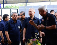 รองผู้ว่าราชการจังหวัดสุราษฎร์ธานี กล่าวต้อนรับ นายนเรศ ธำรง ... พารามิเตอร์รูปภาพ 9