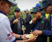 ผู้ว่าฯ สุราษฎร์ธานี ลงพื้นที่ตรวจเยี่ยมสวนทุเรียน ของสมาชิก ... พารามิเตอร์รูปภาพ 9