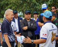 ผู้ว่าฯ สุราษฎร์ธานี ลงพื้นที่ตรวจเยี่ยมสวนทุเรียน ของสมาชิก ... พารามิเตอร์รูปภาพ 13