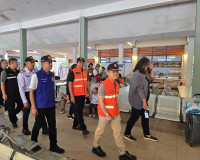 สุราษฎร์ธานีห่วงใยประชาชน รองผู้ว่าฯ ลงพื้นที่ให้กำลังใจเจ้า ... พารามิเตอร์รูปภาพ 1