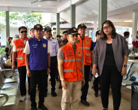 สุราษฎร์ธานีห่วงใยประชาชน รองผู้ว่าฯ ลงพื้นที่ให้กำลังใจเจ้า ... พารามิเตอร์รูปภาพ 21