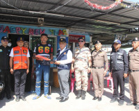 ผู้ว่าฯ สุราษฎร์ธานี ลงพื้นที่ให้กำลังใจเจ้าหน้าที่ผู้ปฏิบัต ... พารามิเตอร์รูปภาพ 30