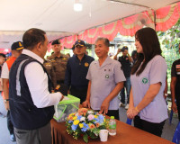 ผู้ว่าฯ สุราษฎร์ธานี ลงพื้นที่ให้กำลังใจเจ้าหน้าที่ผู้ปฏิบัต ... พารามิเตอร์รูปภาพ 39