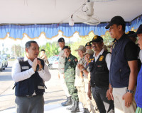 ผู้ว่าฯ สุราษฎร์ธานี ลงพื้นที่ให้กำลังใจเจ้าหน้าที่ผู้ปฏิบัต ... พารามิเตอร์รูปภาพ 43