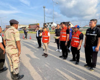 รองผู้ว่าฯ สุราษฎร์ธานี เดินสายตรวจเยี่ยมจุดตรวจ/จุดบริการปร ... พารามิเตอร์รูปภาพ 2