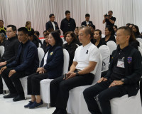 ประชาชนจังหวัดสุราษฎร์ธานีพร้อมใจเดินทางไปเข้าเฝ้าฯ กราบถวาย ... พารามิเตอร์รูปภาพ 6