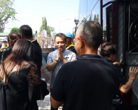 ประชาชนจังหวัดสุราษฎร์ธานีพร้อมใจเดินทางไปเข้าเฝ้าฯ กราบถวาย ... พารามิเตอร์รูปภาพ 8