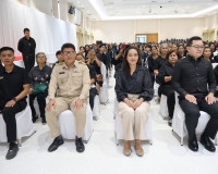 ประชาชนจังหวัดสุราษฎร์ธานีพร้อมใจเดินทางไปเข้าเฝ้าฯ กราบถวาย ... พารามิเตอร์รูปภาพ 24