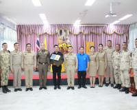 จังหวัดสุราษฎร์ธานีจัดพิธีมอบสิ่งของพระราชทาน มูลนิธิราชประช ... พารามิเตอร์รูปภาพ 8