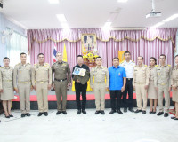 จังหวัดสุราษฎร์ธานีจัดพิธีมอบสิ่งของพระราชทาน มูลนิธิราชประช ... พารามิเตอร์รูปภาพ 11