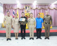 จังหวัดสุราษฎร์ธานีจัดพิธีมอบสิ่งของพระราชทาน มูลนิธิราชประช ... พารามิเตอร์รูปภาพ 19