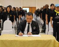 ประชาชนจังหวัดสุราษฎร์ธานีพร้อมใจเดินทางไปเข้าเฝ้าฯ กราบถวาย ... พารามิเตอร์รูปภาพ 4