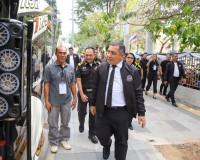 ประชาชนจังหวัดสุราษฎร์ธานีพร้อมใจเดินทางไปเข้าเฝ้าฯ กราบถวาย ... พารามิเตอร์รูปภาพ 14